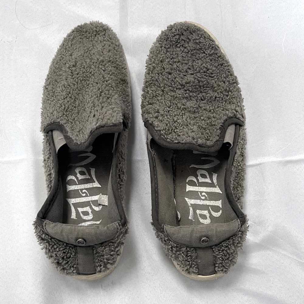MadPaw slide on grey fleece material size 10